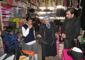 Dedikoduda değil, hayırda yarışıyorlar